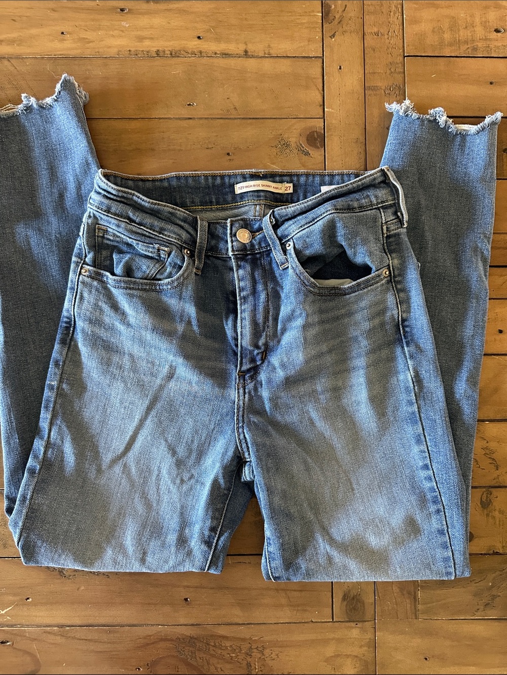 Women's Light Blue High-Rise Straight Jeans - Levi's 721 size 27 ankle